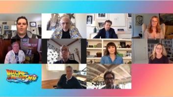 El reparto de 'Regreso al futuro' se reúne 30 años después para plantear una "solución" contra el coronavirus