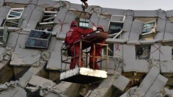 Taiwán acelera el rescate para salvar a posibles supervivientes del terremoto, cuando ya se contabilizan 26 muertos