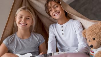 Mantas, libros y pinzas: seis tipos de cabañas diferentes que puedes montar en casa