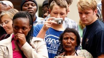 Cientos de sudafricanos despiden a Mandela junto a la que fue su casa en Johanesburgo (FOTOS)
