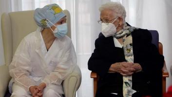 Castilla y León comparte fotos de la primera vacunación y muchos no dan crédito a lo que se ve en ellas