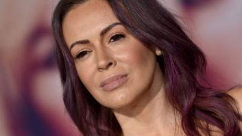 "Pero si tiene agujeros": críticas a Alyssa Milano, de 'Embrujadas', por la mascarilla de su última foto