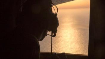 Hallan los primeros restos de víctimas y del avión de Egyptair en el Mediterráneo