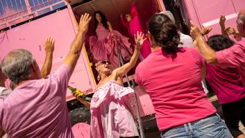 Purpurina, color, besos y la alegría de amar libremente llega a todos los pueblos de España