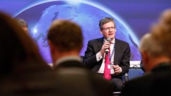 László Andor, comisario europeo de Empleo: "Hay que ver la emigración de jóvenes de manera positiva"