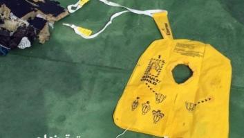 Fuerzas navales egipcias buscan cuerpos y más restos del avión siniestrado