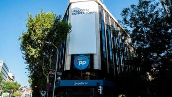"¿Ellos o nosotros?": así ha amanecido la sede del PP