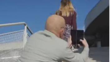 LG retira una campaña machista en la que un hombre hacía fotos debajo de las faldas