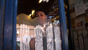 Lanzan objetos a Ignacio Aguado (C's) en un acto contra la okupación en Lavapiés (Madrid)