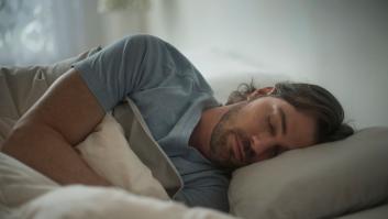 Los síntomas que advierten del trastorno del 'baño' durante la noche