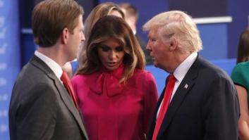El gesto de Melania con Trump que da la vuelta al mundo: él pide que sonría y la reacción de ella... pues eso