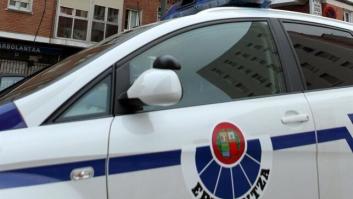 Detenido un hombre en Vitoria tras acuchillar a su mujer y atrincherarse en su casa con su hijo de dos años