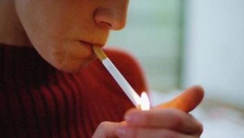 La medida drástica que plantean los neumólogos contra los padres que fuman delante de sus hijos