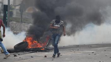 Miles de indígenas toman el Parlamento de Ecuador y son desalojados por Policía y militares