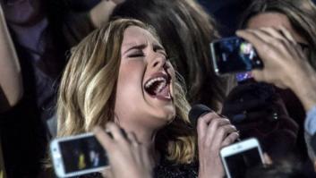 Adele manda a una fan parar de grabar su concierto