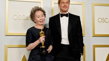 Brad Pitt y su seductora coleta no sólo han conquistado a la actriz Youn Yuh-jung