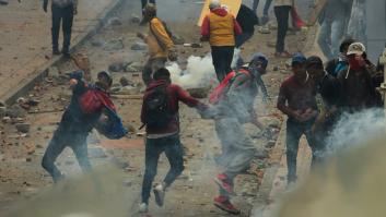 Miles de indígenas se manifiestan en Quito contra el aumento del precio de los combustibles