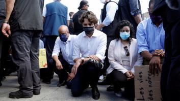 El gesto de Justin Trudeau junto a manifestantes que protestaban contra el racismo en Ottawa