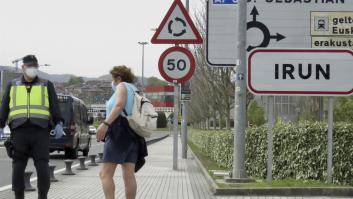 Francia cierra la frontera de Irún a camiones por un incendio y provoca largas colas de tráfico