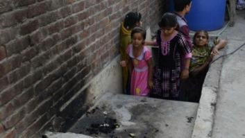 Una madre quema viva a su hija por casarse sin su permiso en Pakistán