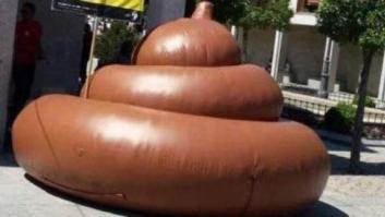 Torrelodones denuncia el robo de una 'caca hinchable' de tres metros