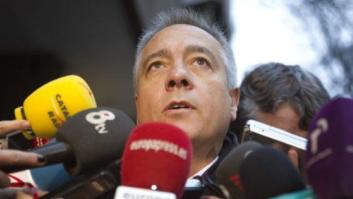 El PSC no expulsa finalmente a los diputados díscolos, pero les quita sus cargos