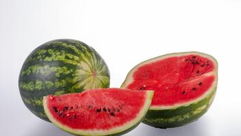 Cómo cortar sandía con hilo dental