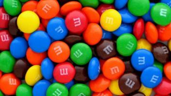 Suecia prohíbe la venta de M&Ms por el logo que llevan impreso
