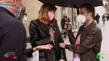 La divertida reacción de una votante de Iglesias cuando se entera de que su amigo votará a Ayuso