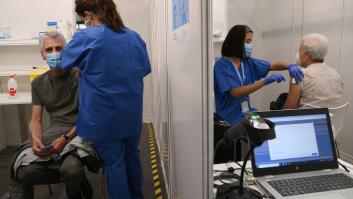 Sanidad retrasa entre cuatro y seis semanas la decisión sobre la segunda dosis de AstraZeneca