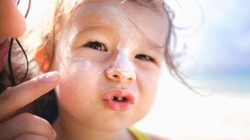 ¿Protege igual una crema solar de marca blanca que una de farmacia?