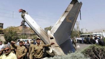 Accidente de avión en Irán: al menos cuarenta muertos al estrellarse un avión en Teherán (FOTOS)