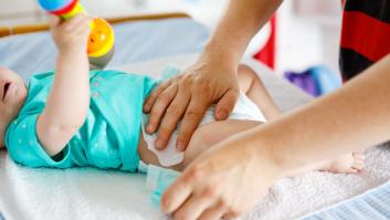 Despedido un camarero que impidió a un padre cambiar un pañal en el aseo femenino