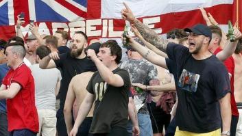 Vergüenza europea: 'hooligans' ingleses humillan a unos niños en Lille mientras la violencia va a más