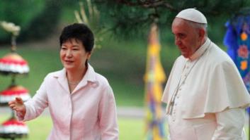 El papa pide el fin de "exhibiciones de fuerza" en Seúl mientras Corea del Norte dispara tres cohetes