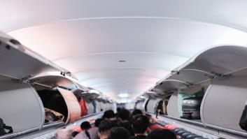 Detenidos seis españoles en Ámsterdam por negarse a usar mascarilla en un vuelo