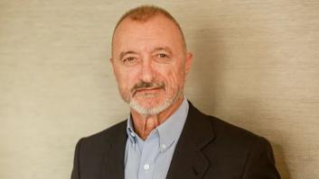 La lección de una madre a una hija que presenció Pérez-Reverte y que está arrasando en Twitter