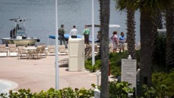 Hallan el cuerpo del niño de dos años al que un caimán arrastró al agua en Disney World