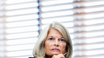 Una senadora enfrentada a Trump queda primera en las primarias de Alaska