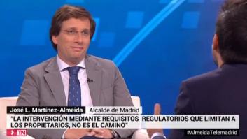 La cara (y el gesto) de Martínez-Almeida cuando le recuerdan que "tenía un mote"