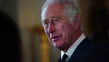 Carlos III promete en el Parlamento respetar los principios constitucionales