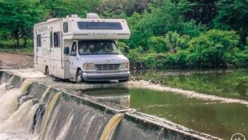 Cuatro amigos lo dejan todo para llevar agua a los que la necesitan