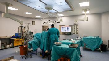 Va al quirófano a que le amputen una pierna... y le cortan la que no es