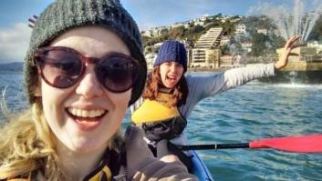 Pokémon Go: dos chicas alquilaron un kajak para reclamar un gimnasio en medio del mar