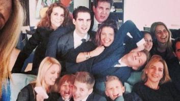 El 'selfie' de la familia real griega (y las infantas Elena y Cristina)