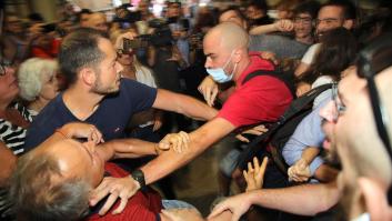 Una protesta intenta impedir una conferencia de Macarena Olona en la Universidad de Granada