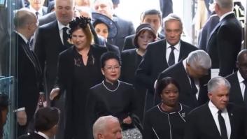 El tremendo momento 'tierra trágame' de una invitada al funeral de Isabel II