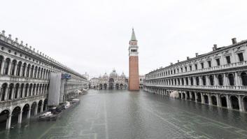 El 'acqua alta' obliga a cerrar la plaza de San Marcos de Venecia