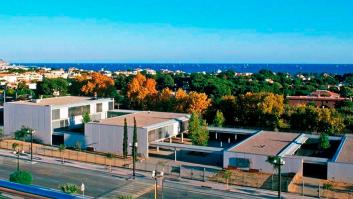 Siete horas encerrada en el bus del colegio: investigan qué pudo pasarle a una niña de 3 años en Sitges