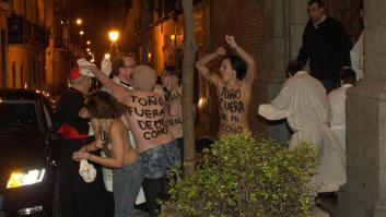 Dos activistas de Femen, desalojadas a patadas de una convención musulmana en Francia